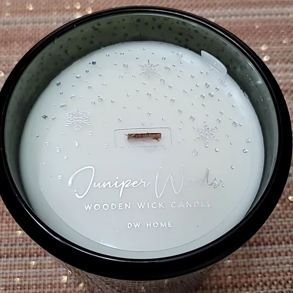 Wooden wick Candle, DW Home, Juniper Woods. 12.7oz NWT - Picture 2 of 3